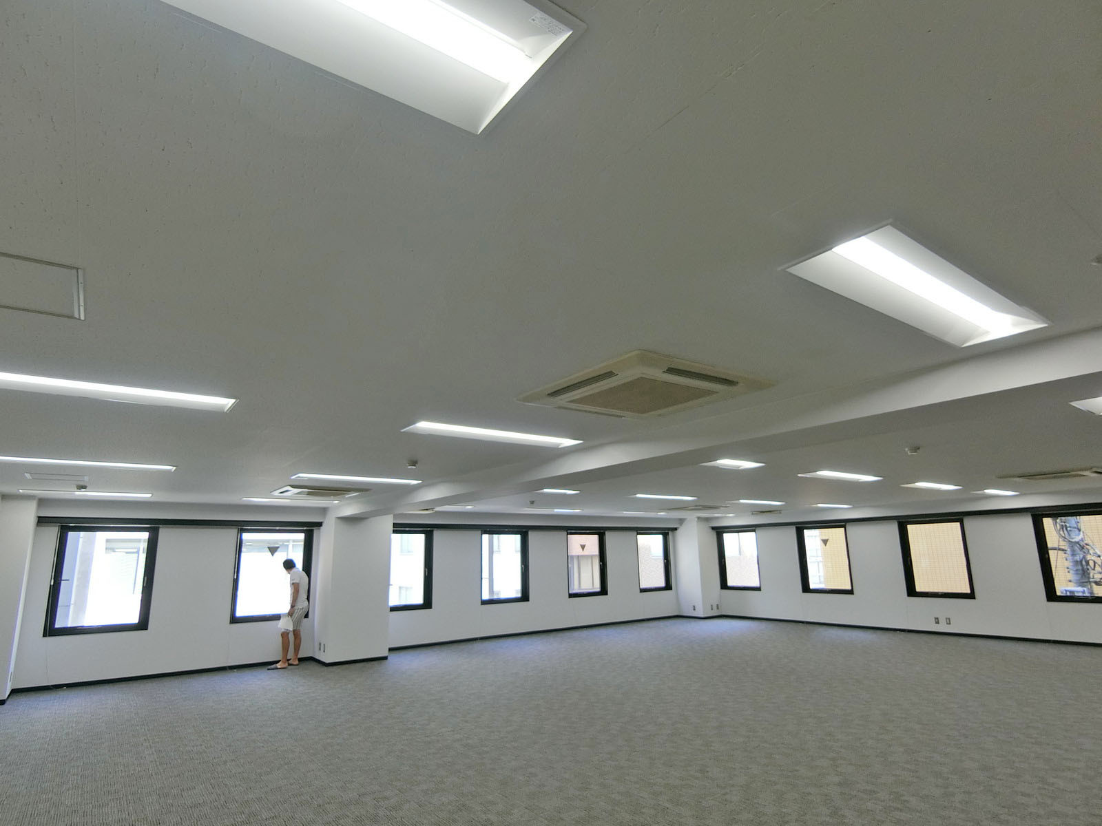 オフィス室内参考画像