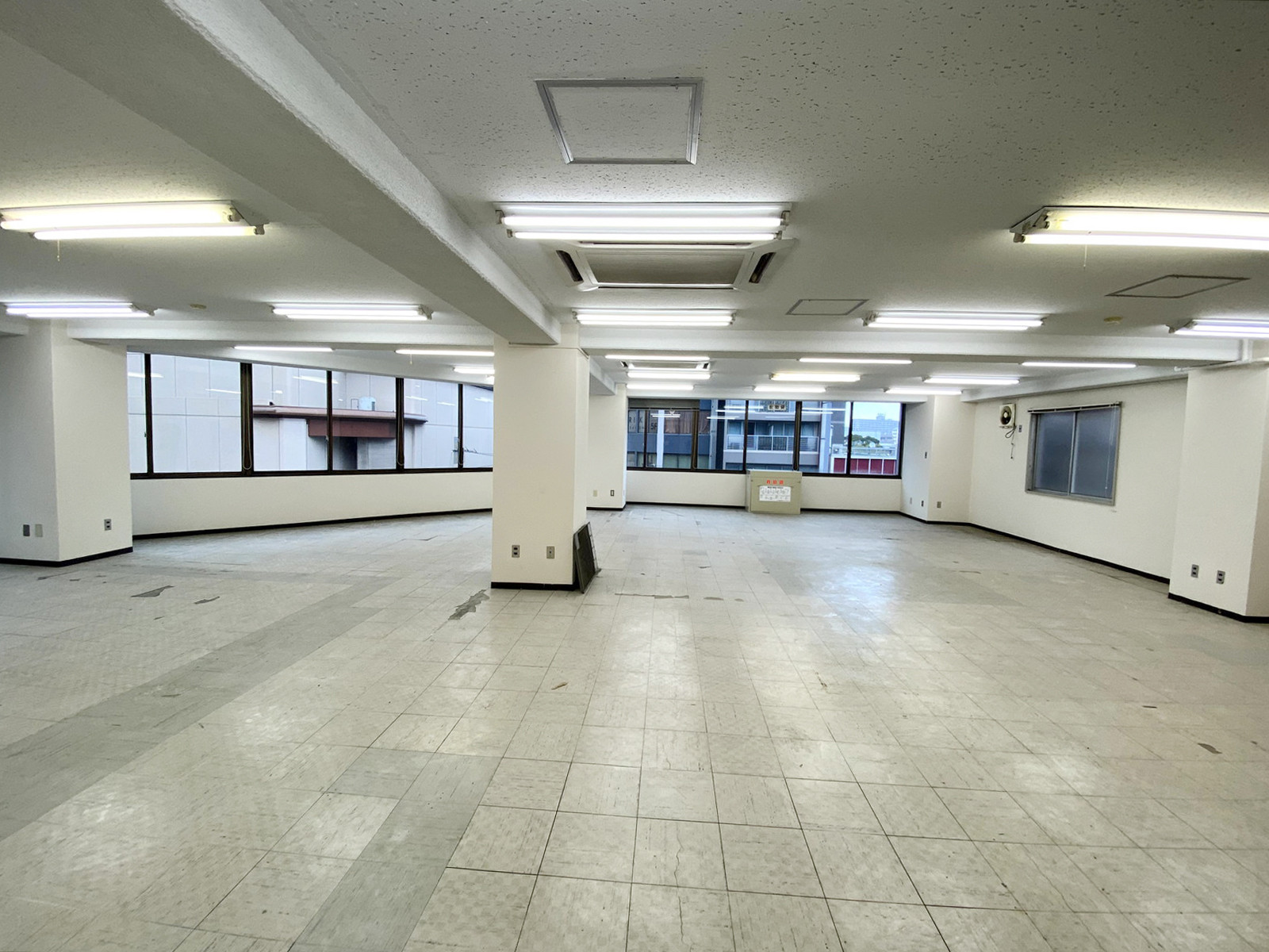 オフィス室内参考画像