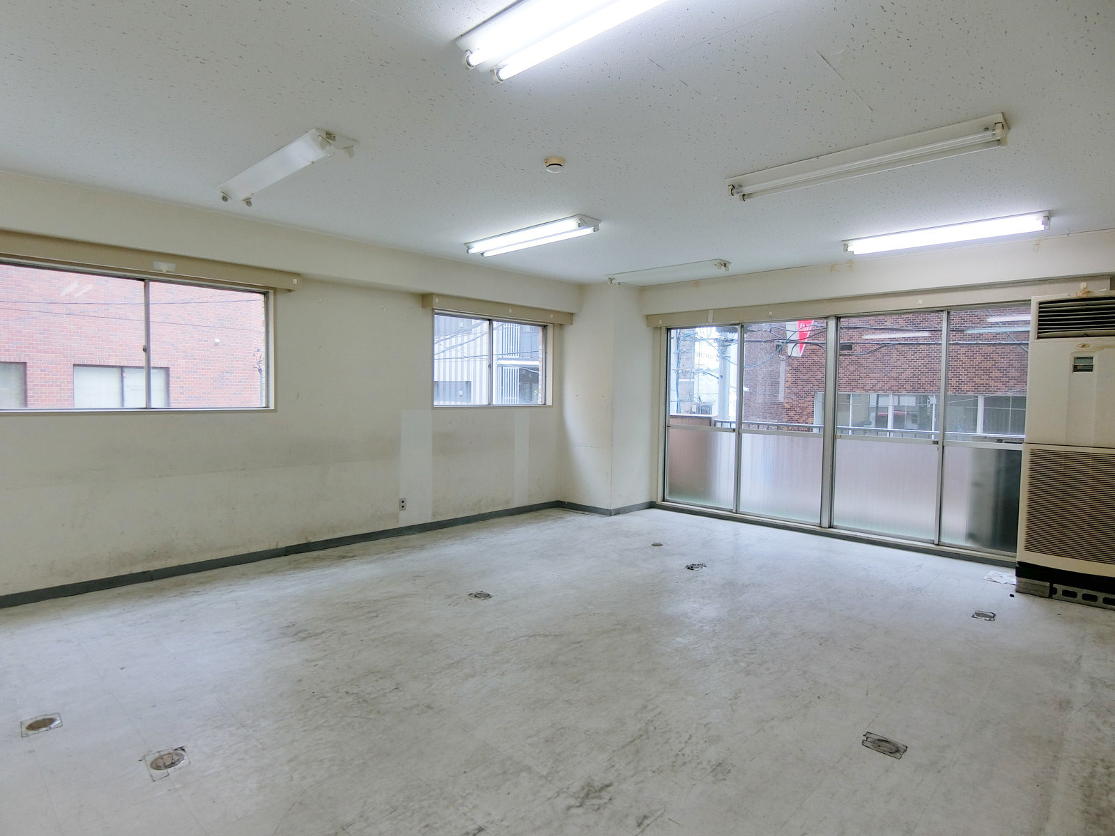 オフィス室内参考画像