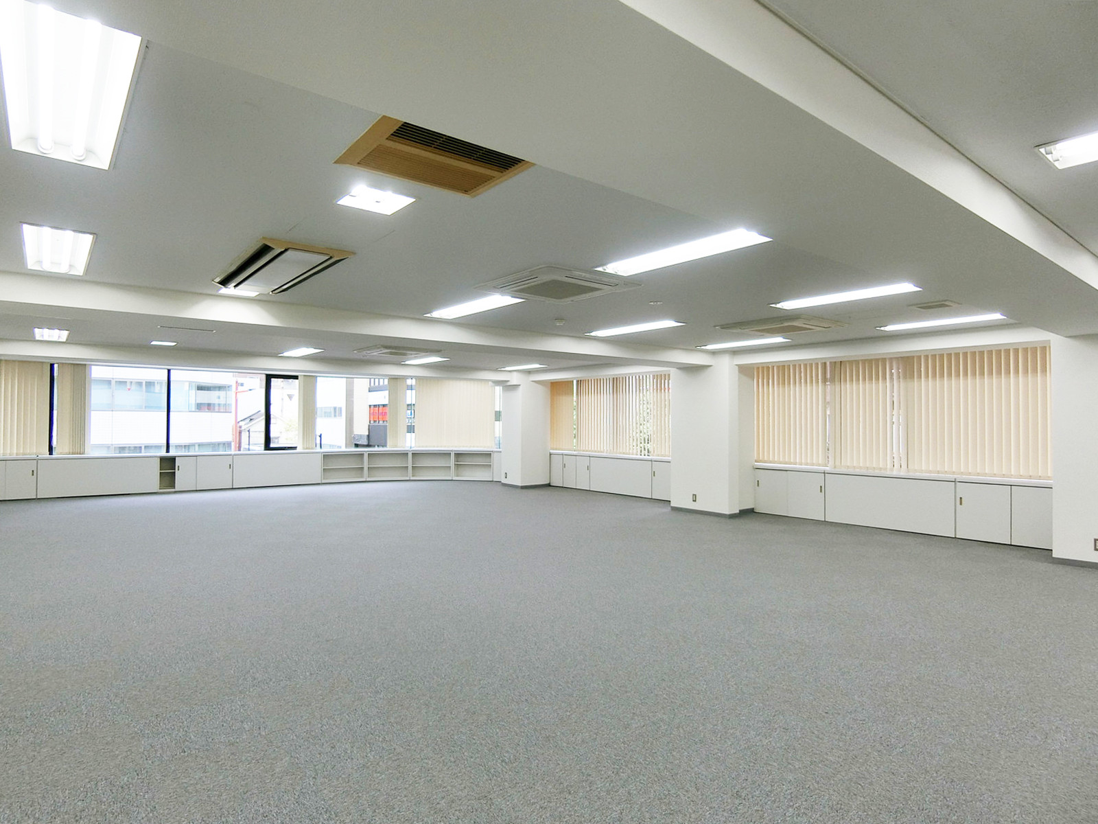 オフィス室内参考画像