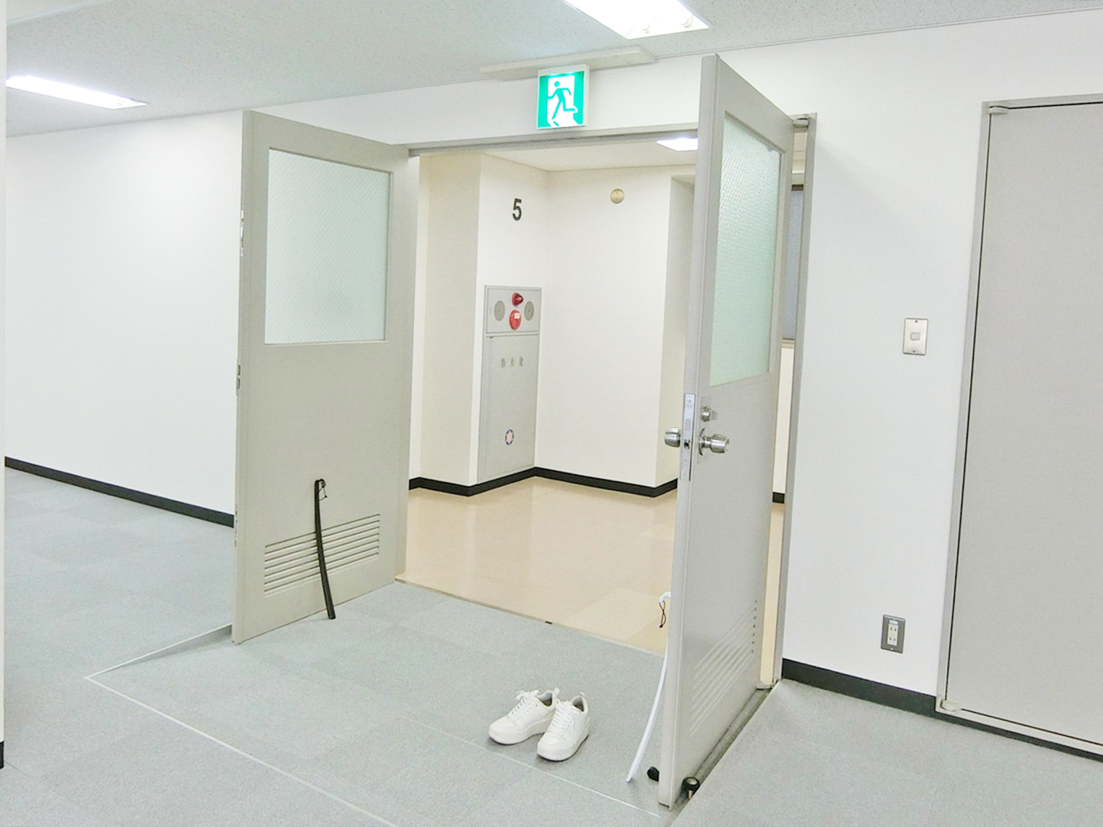 貸室出入口