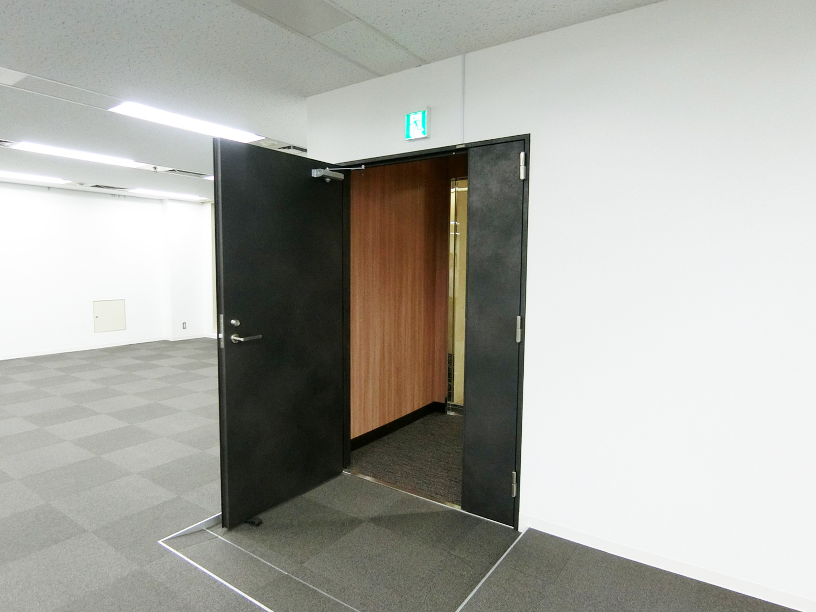 貸室出入口