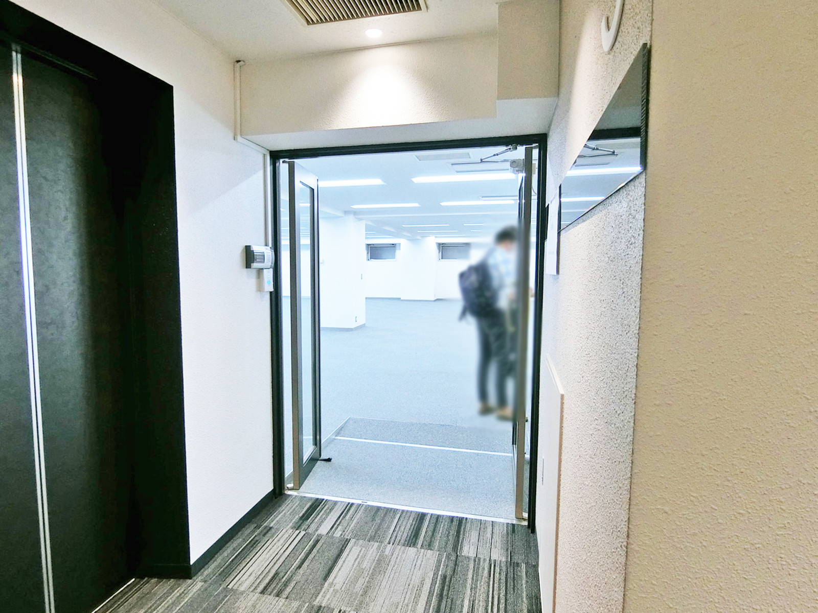 貸室出入口