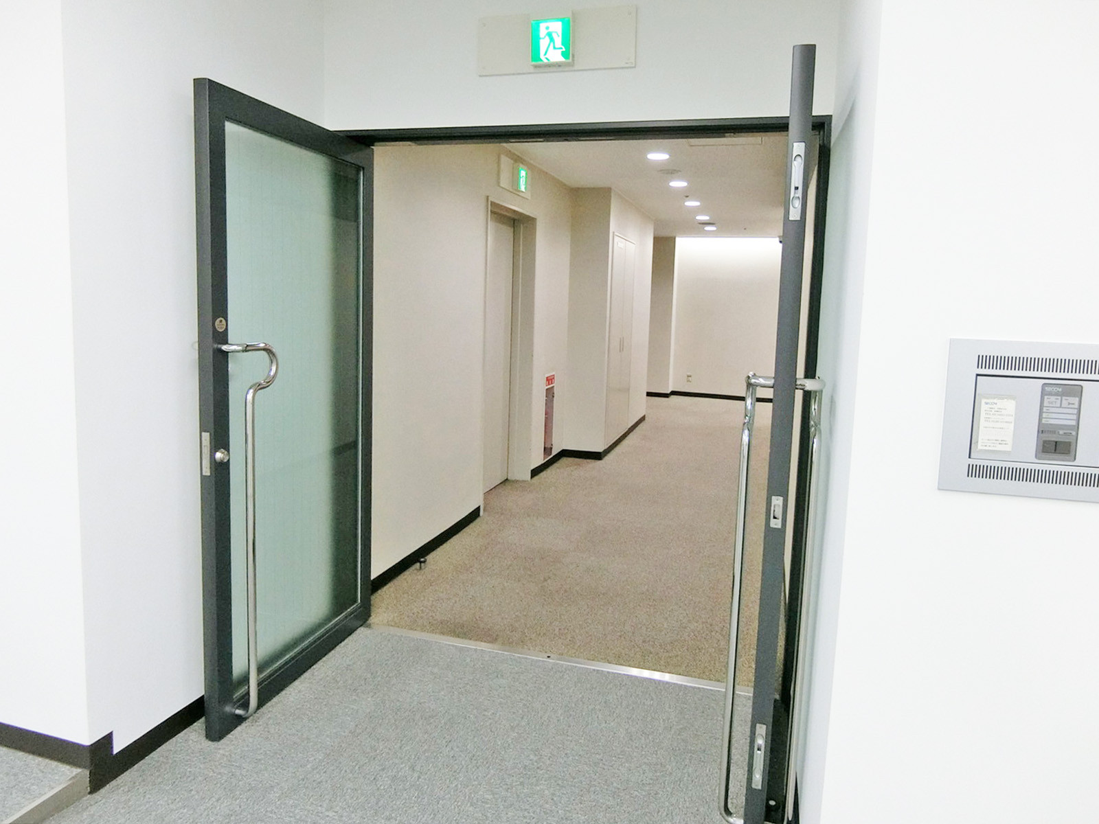 貸室出入口
