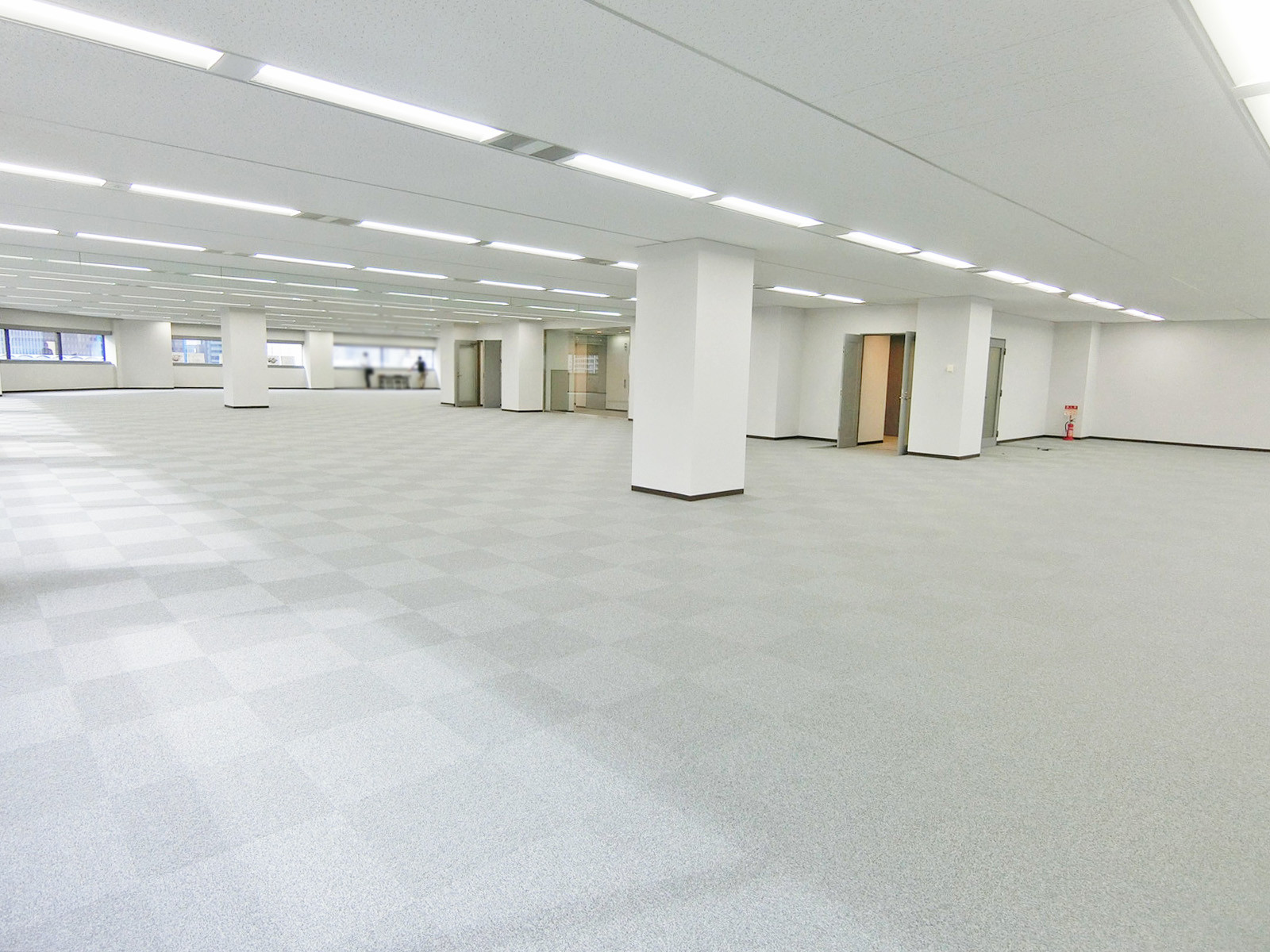 貸室奥側から見た室内