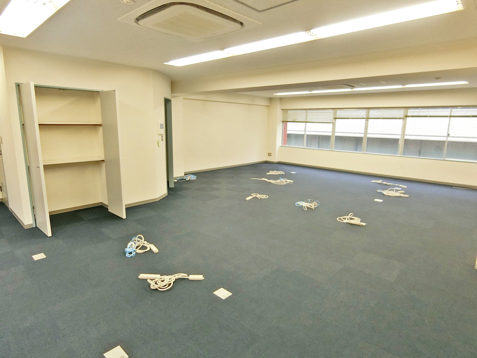 オフィス室内参考画像