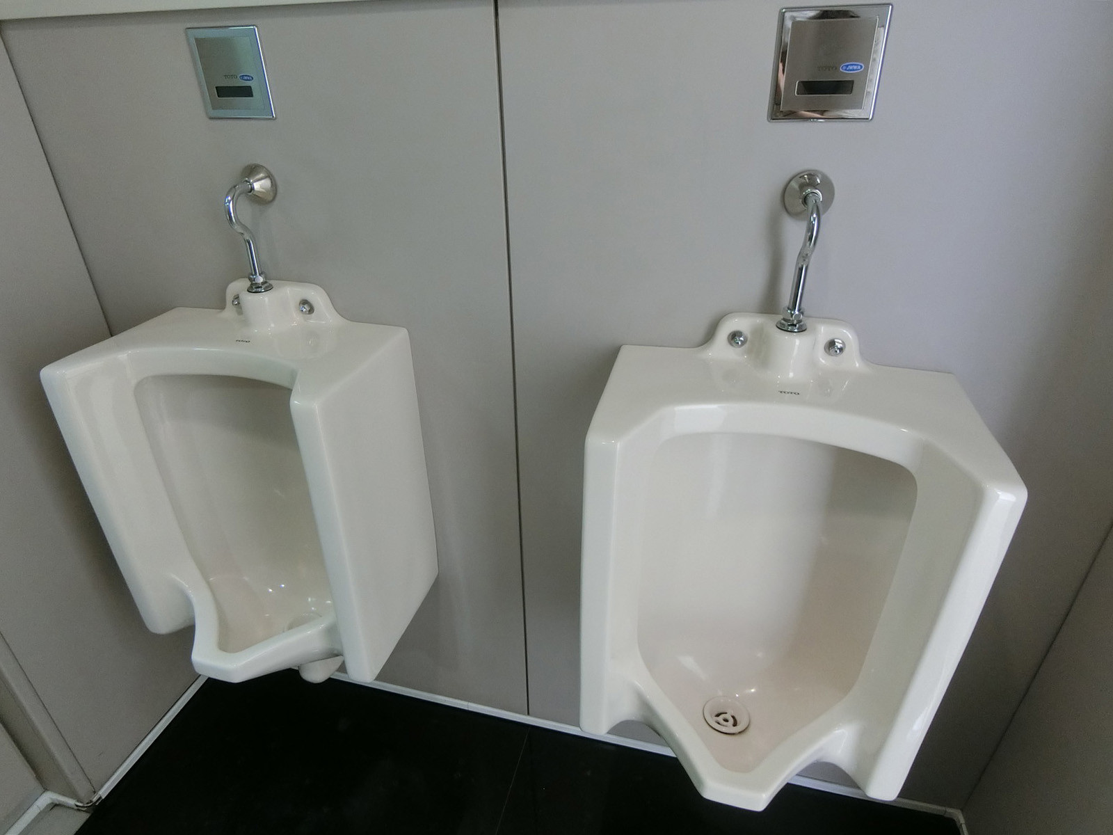 男性用トイレ