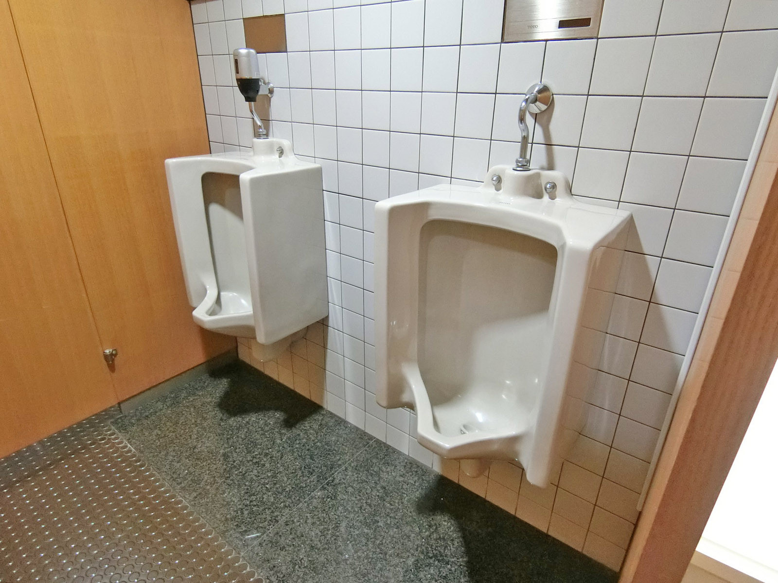 男性用トイレ