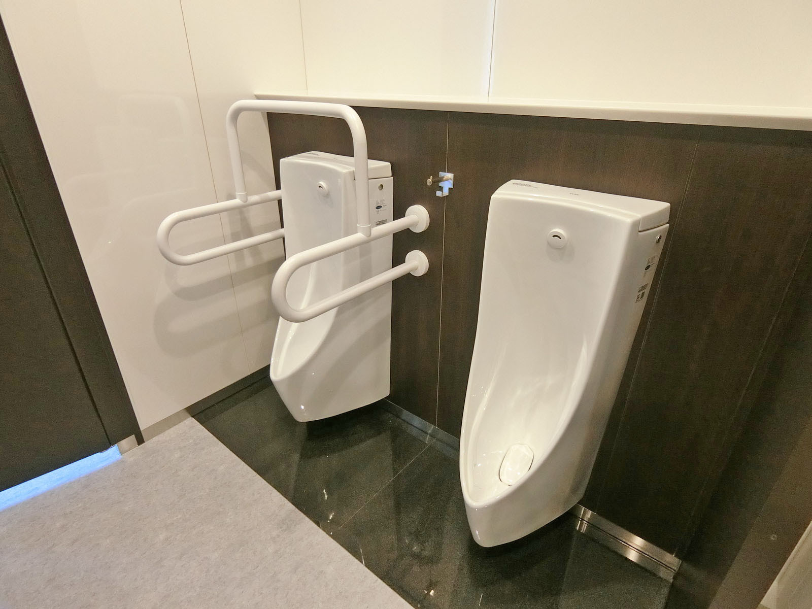 男性用トイレ