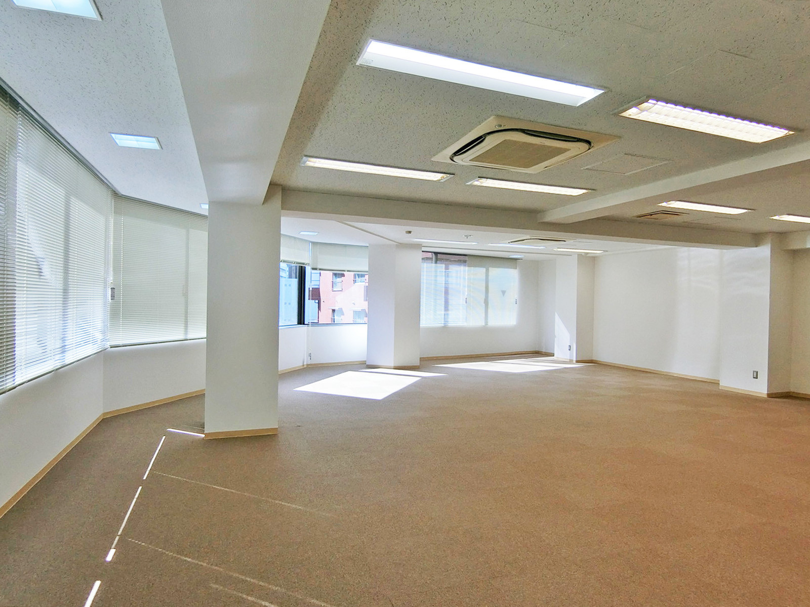 オフィス室内参考画像