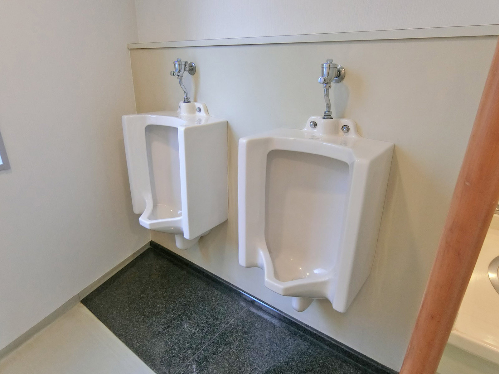 男性用トイレ