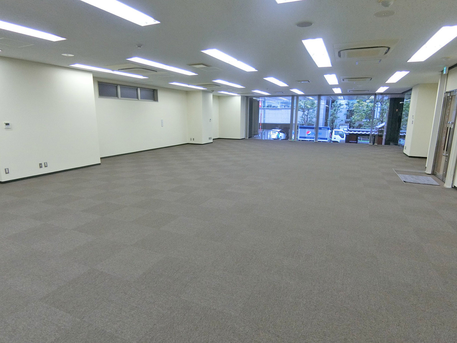 オフィス室内参考画像