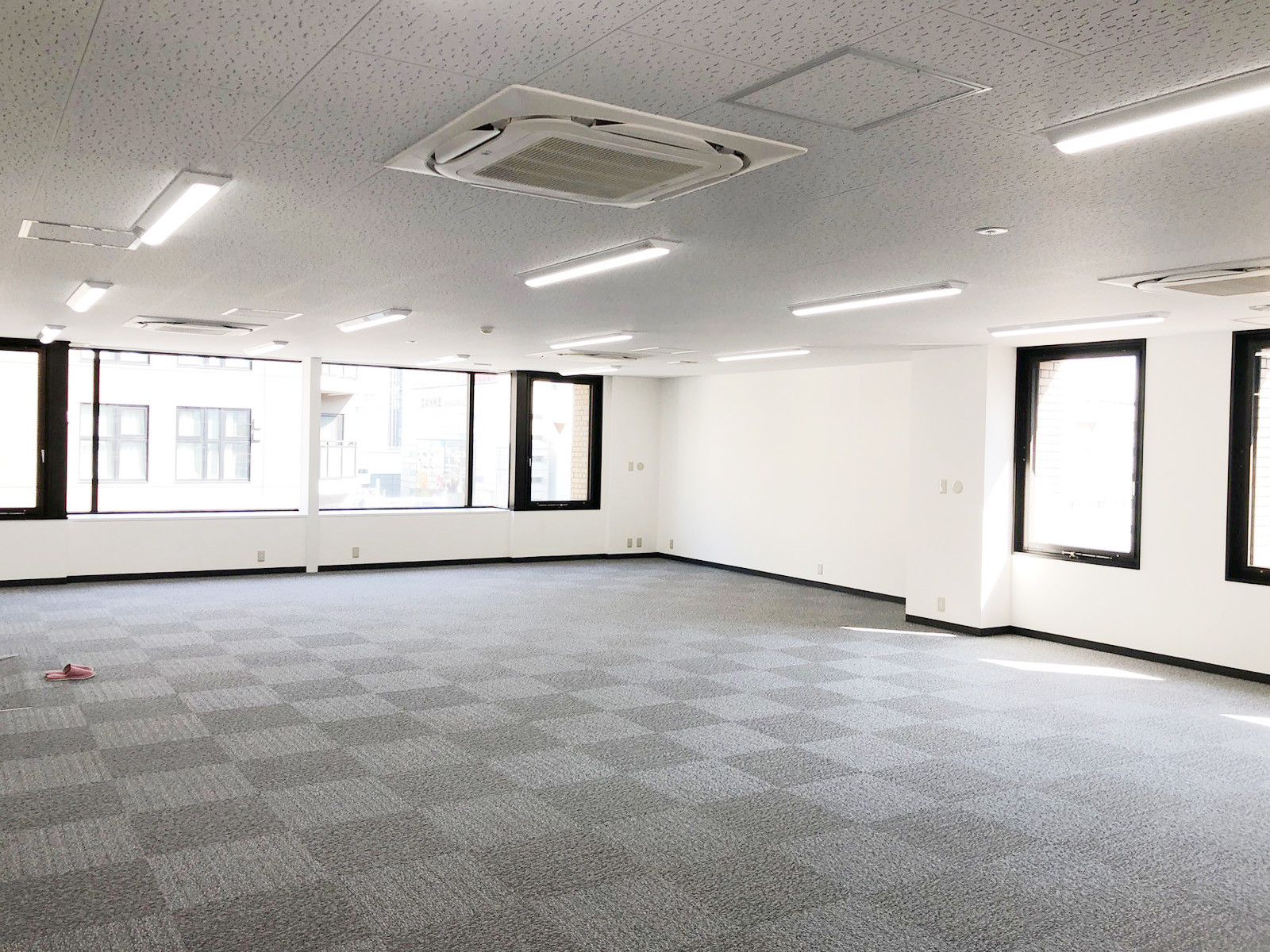 オフィス室内参考画像