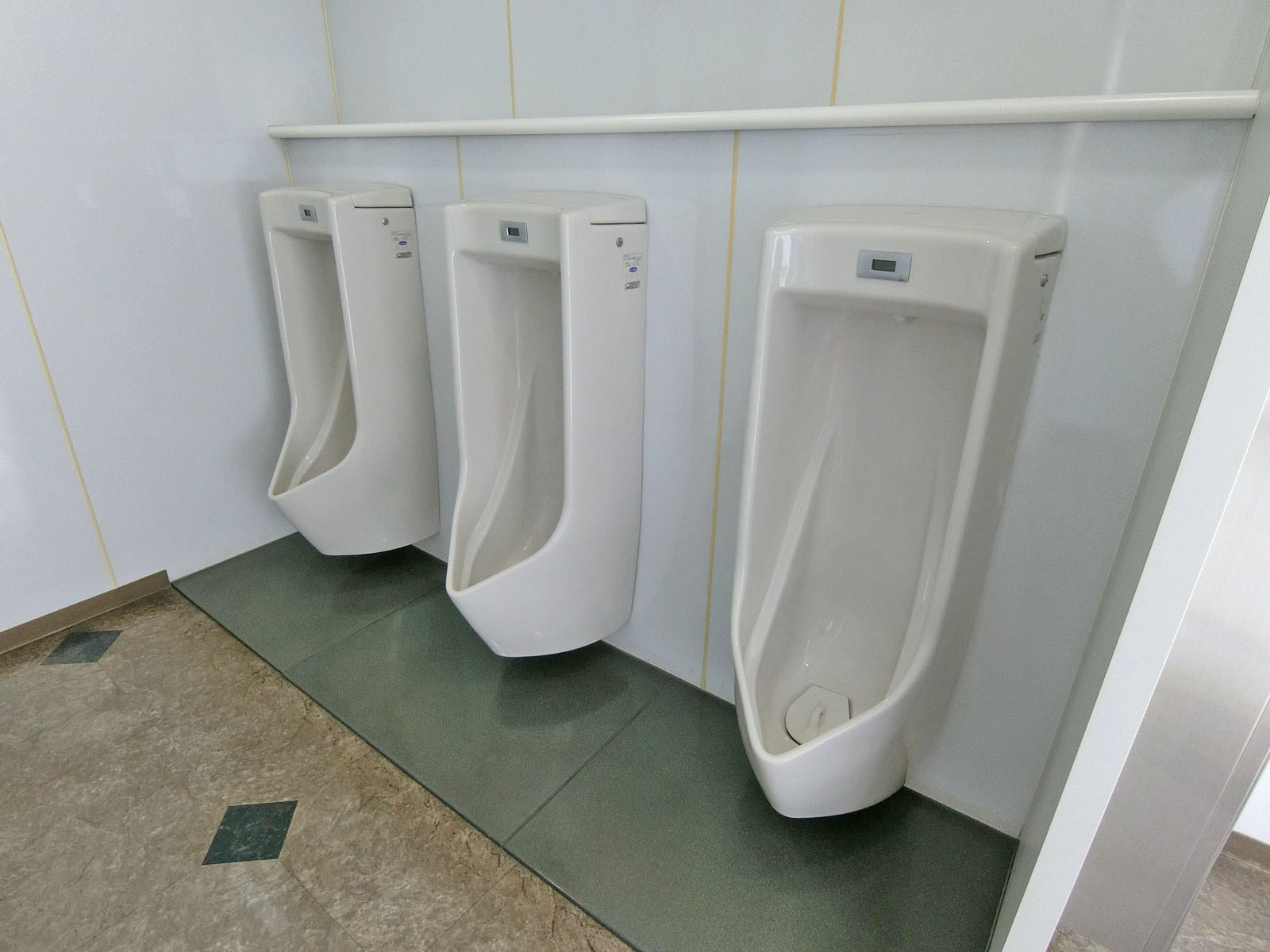 男性用トイレ