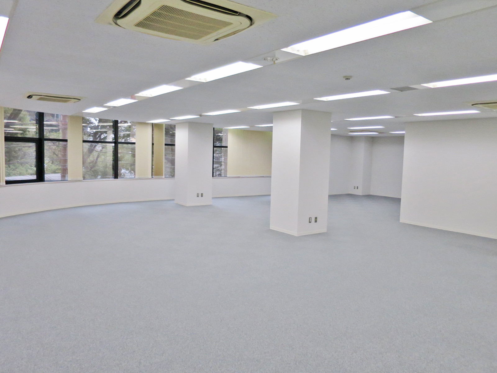 オフィス室内参考画像