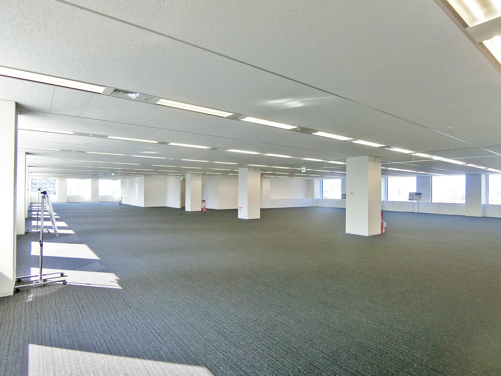 オフィス室内参考画像(7階西側・約223坪)