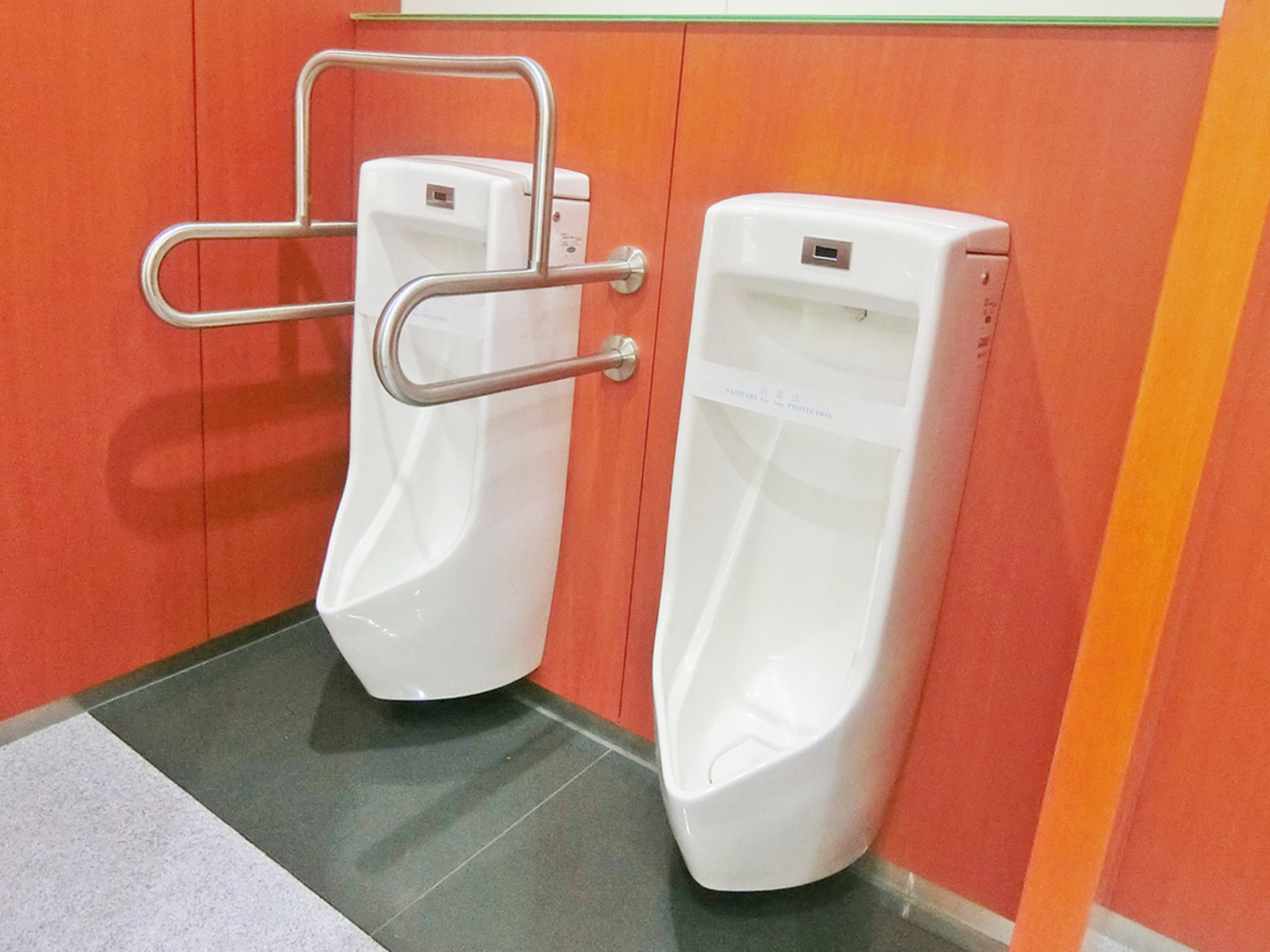男性用トイレ