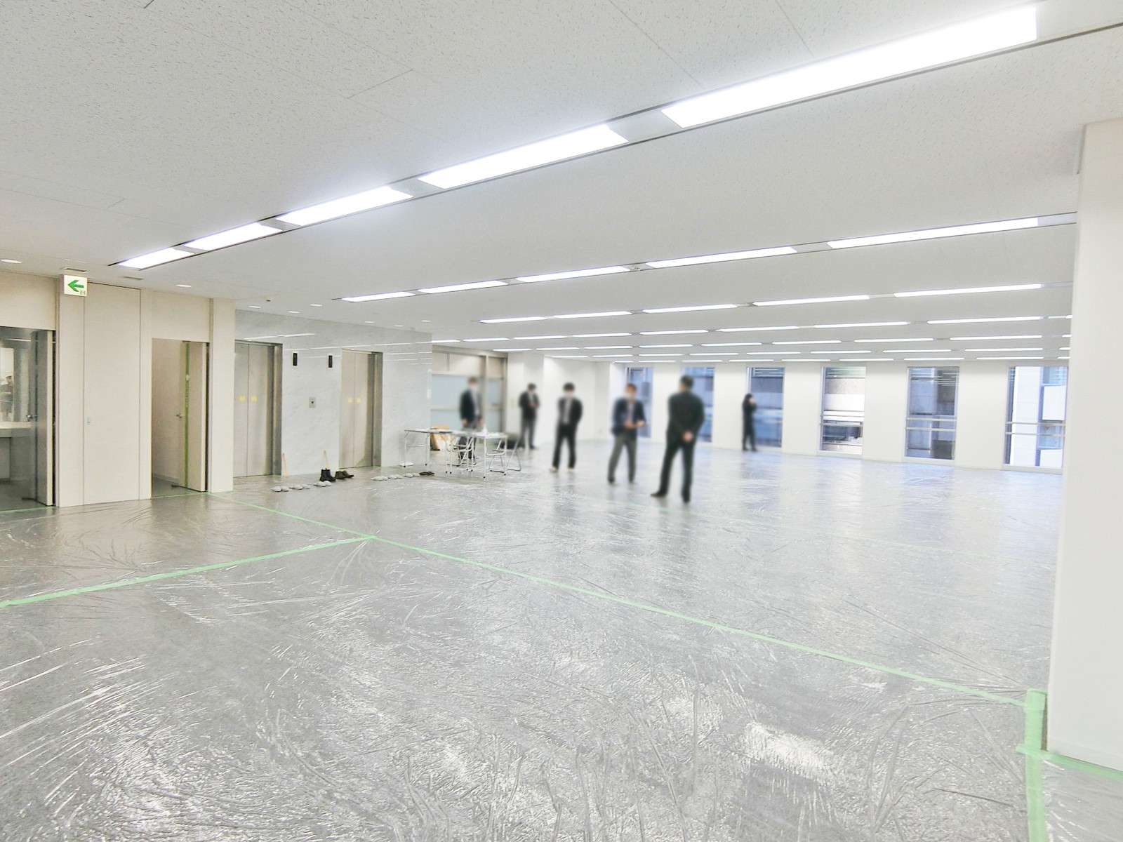 貸室奥側から見た室内