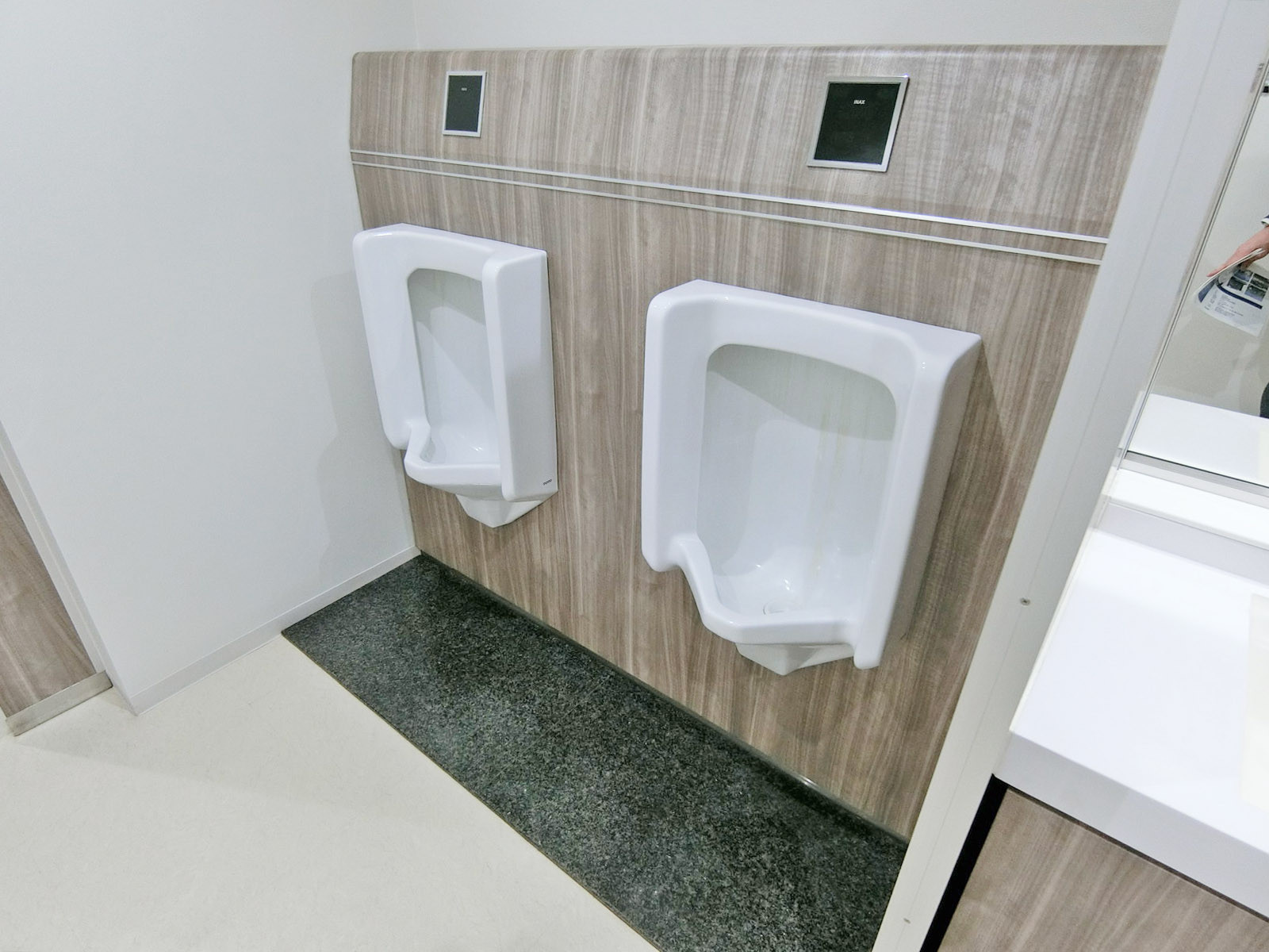 男性用トイレ