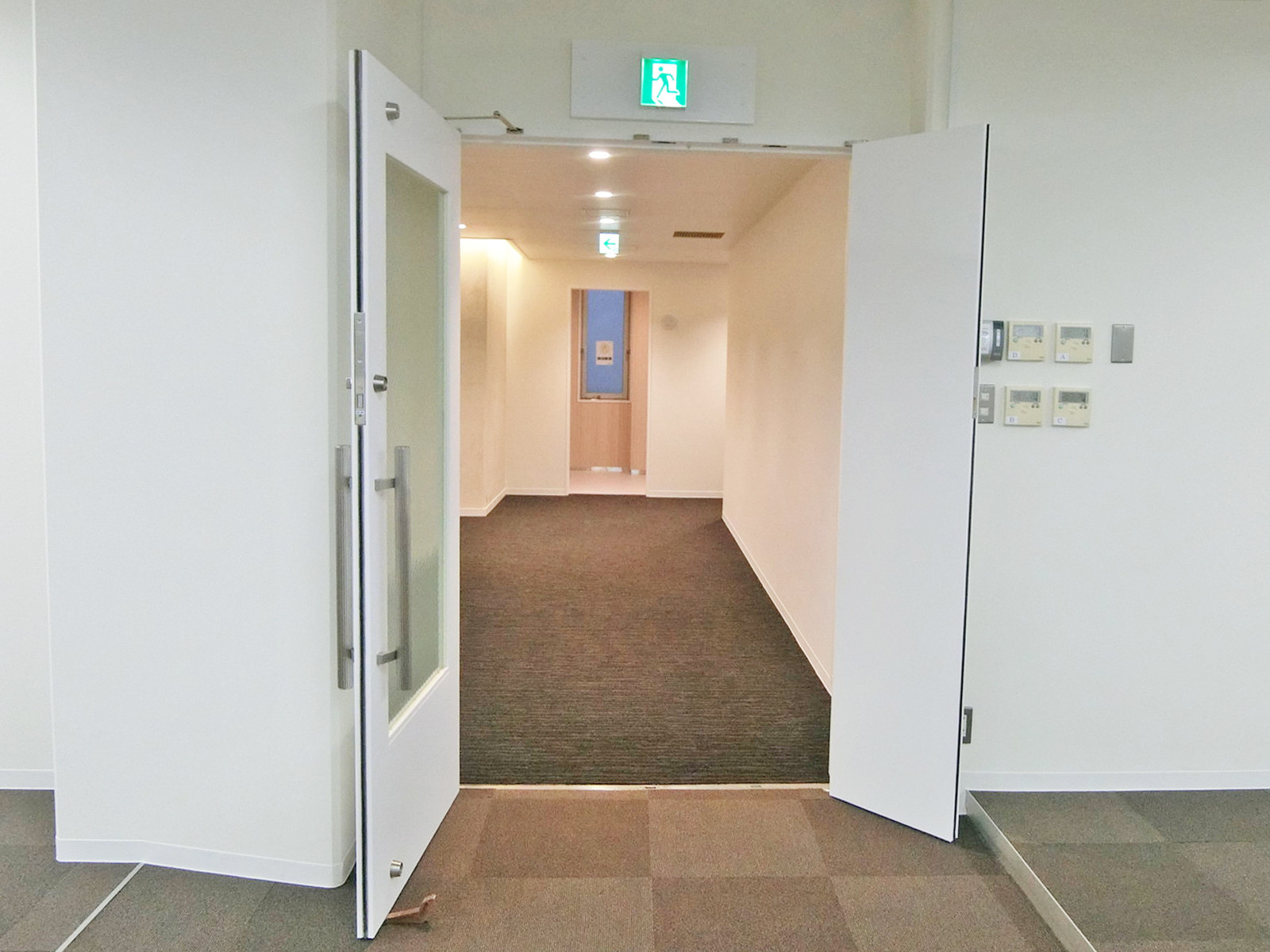 貸室出入口