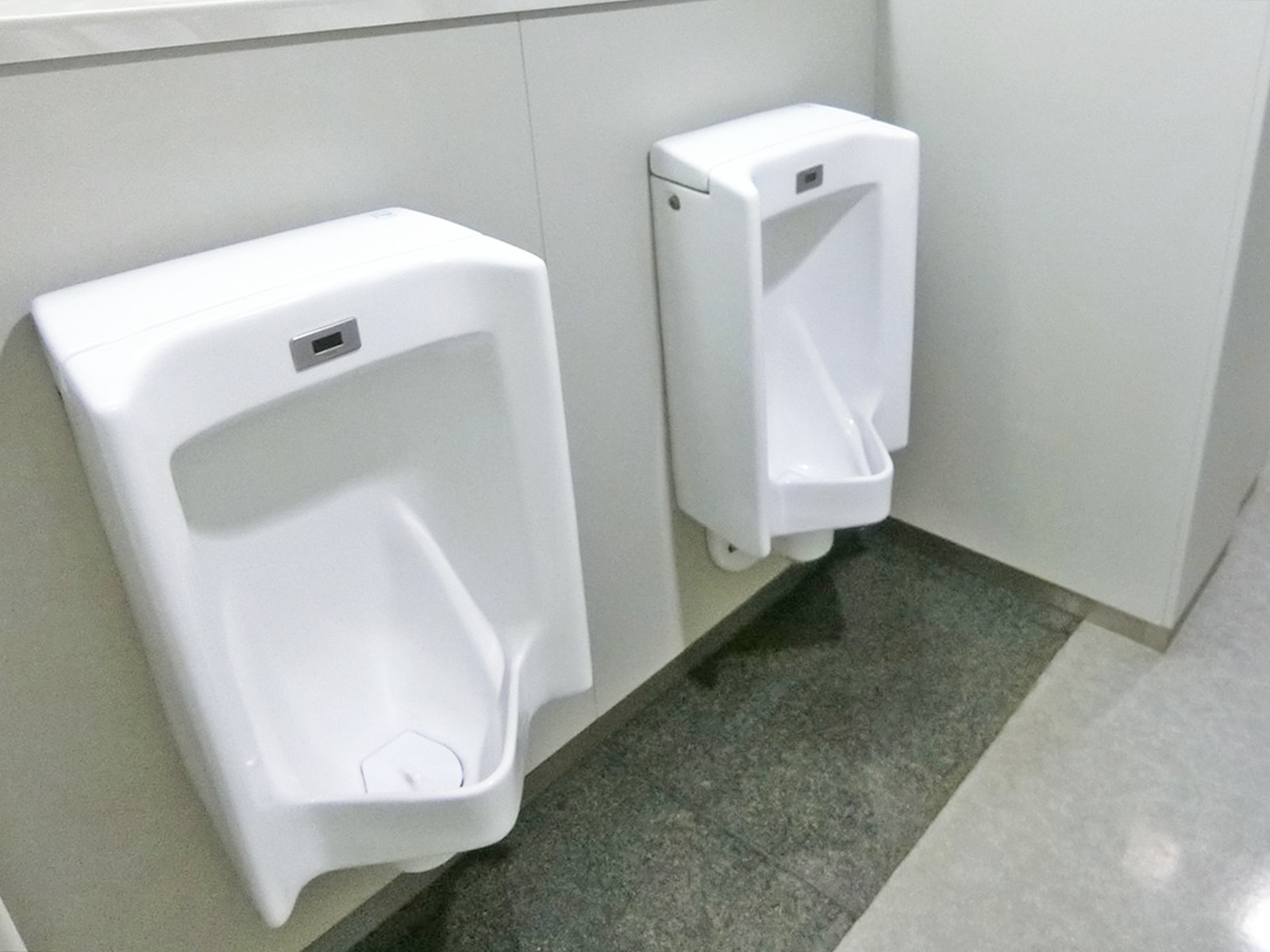 男性用トイレ