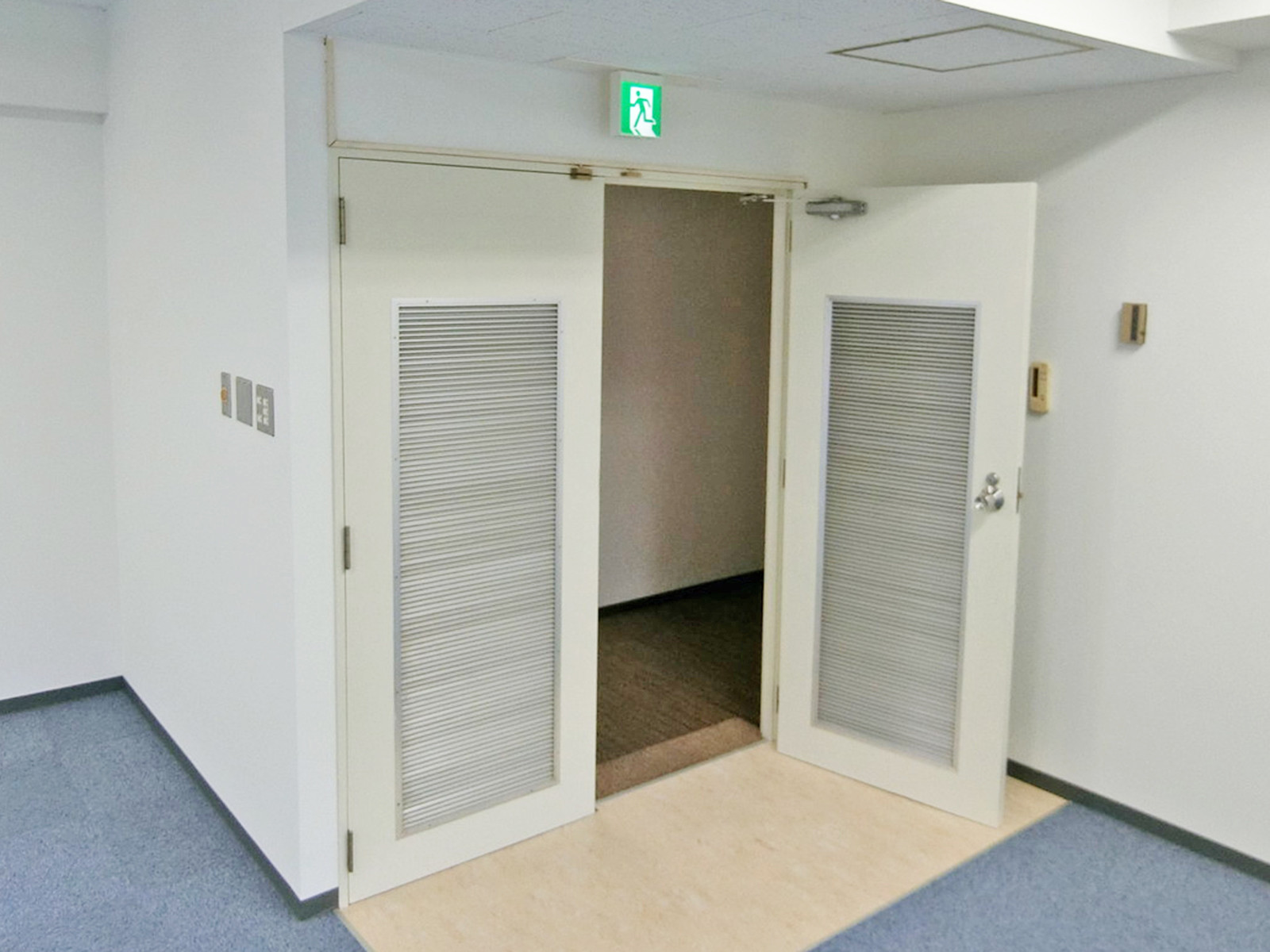 貸室出入口