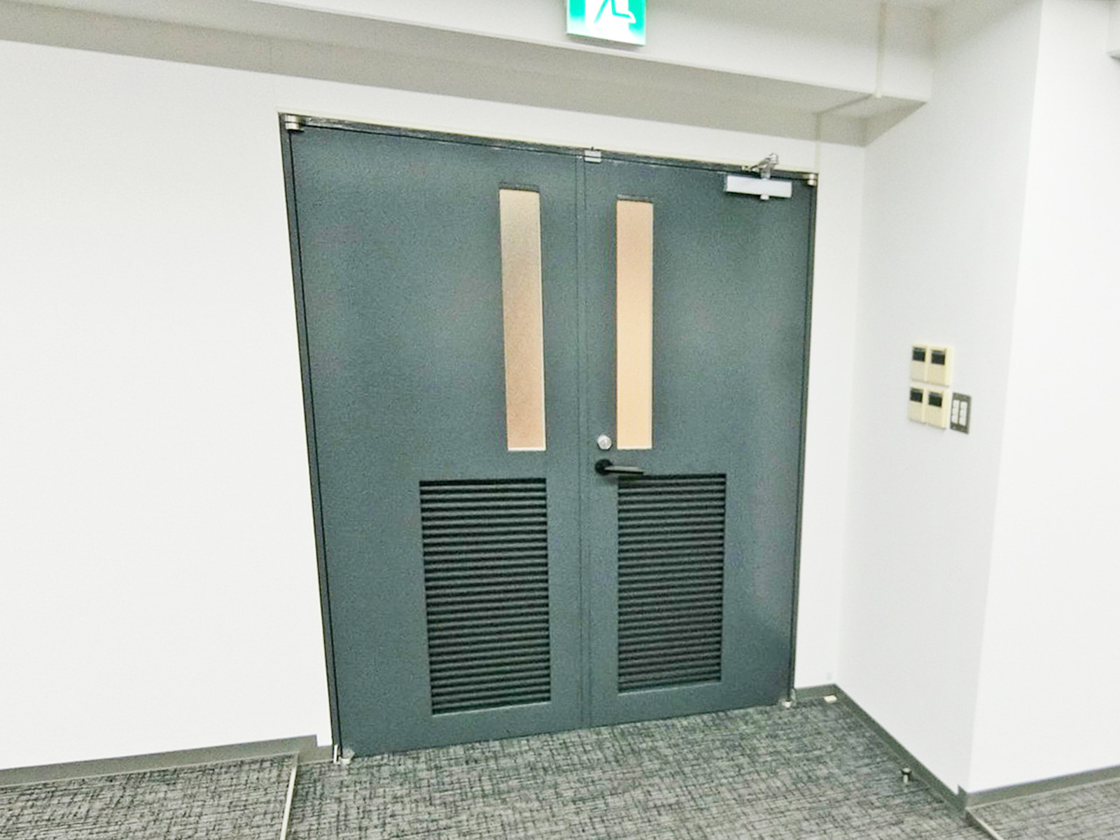 貸室出入口