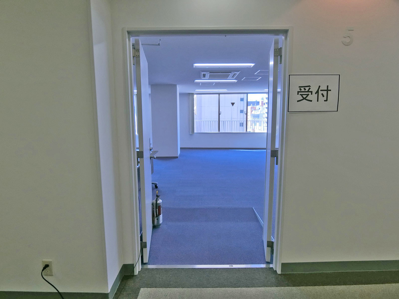フロア出入り口