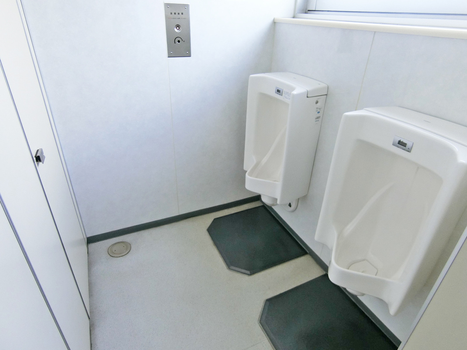 男性用トイレ