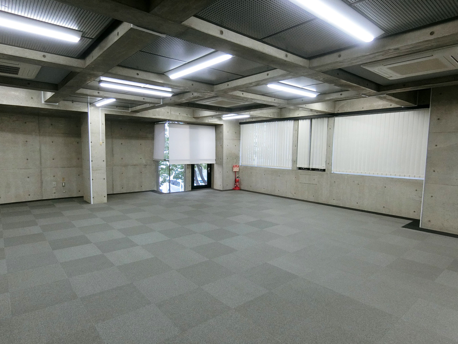 オフィス室内参考画像