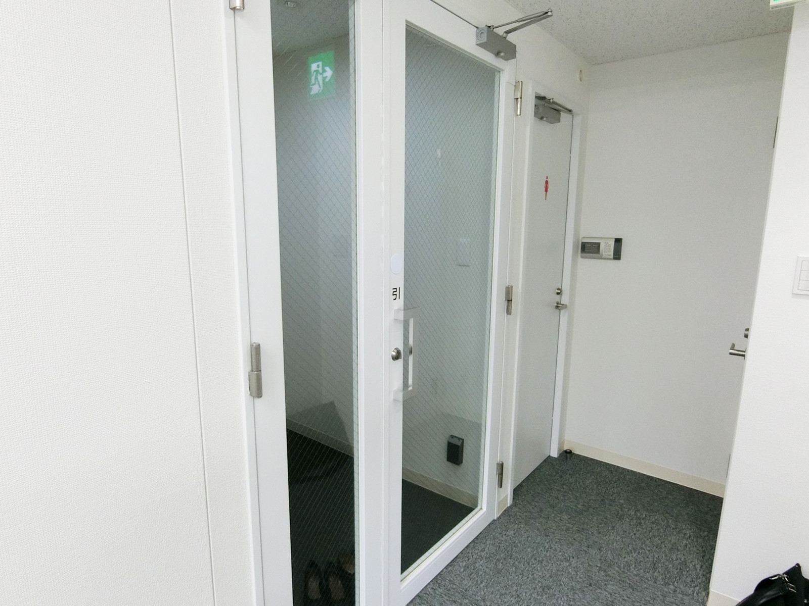 貸室出入口