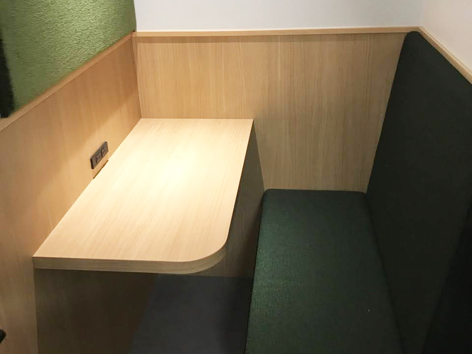 テレフォンブース