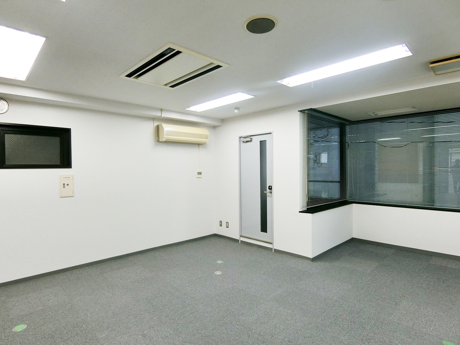 コンパクトな室内