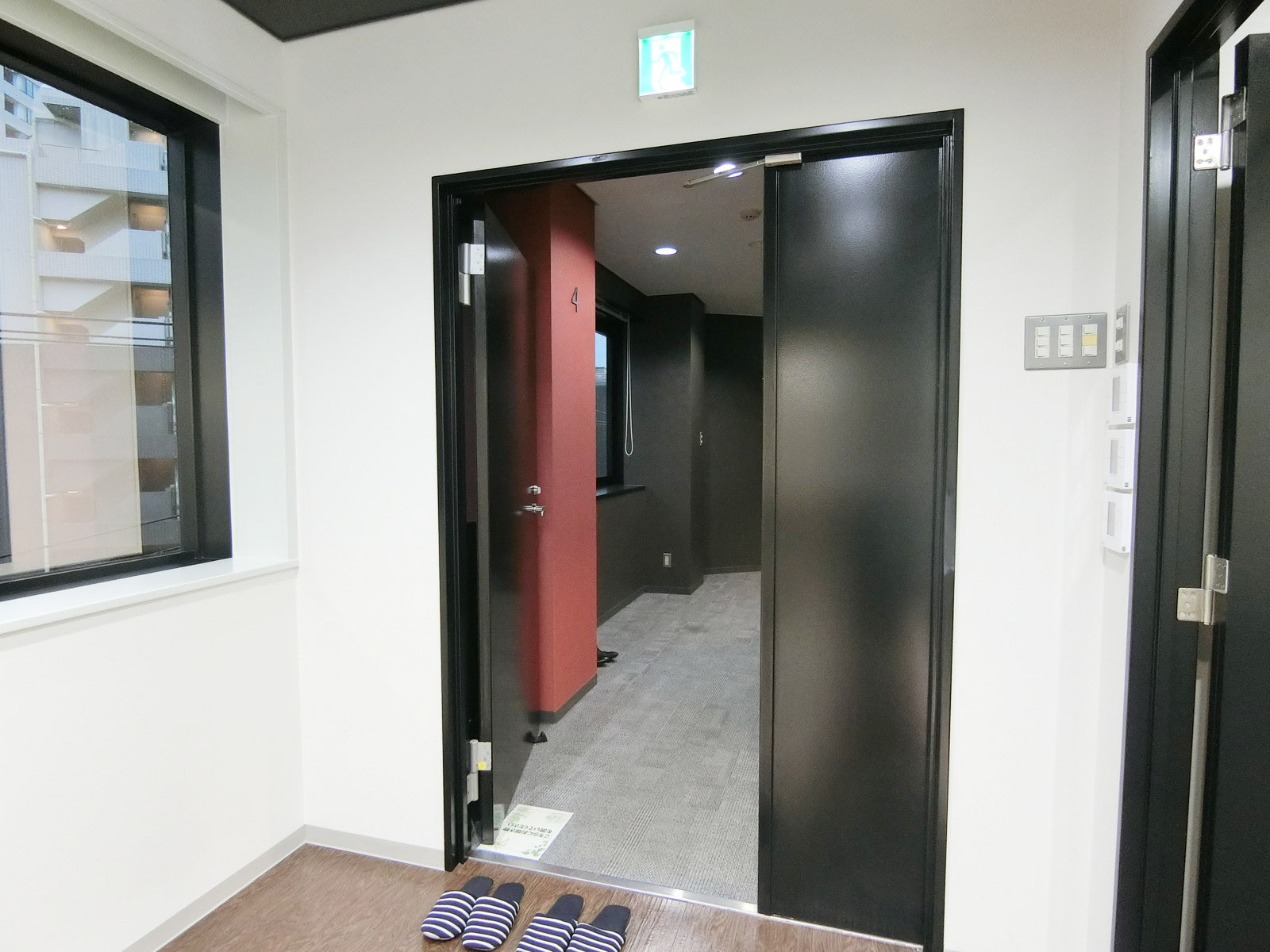 貸室出入り口
