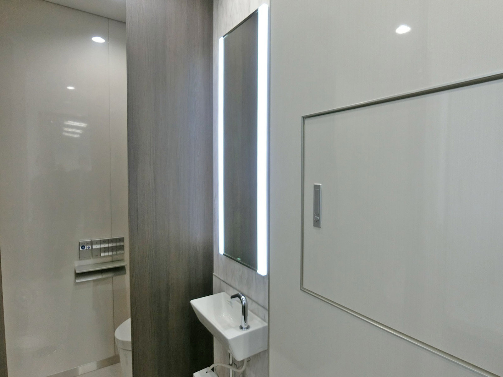 女性用トイレのパウダースペース