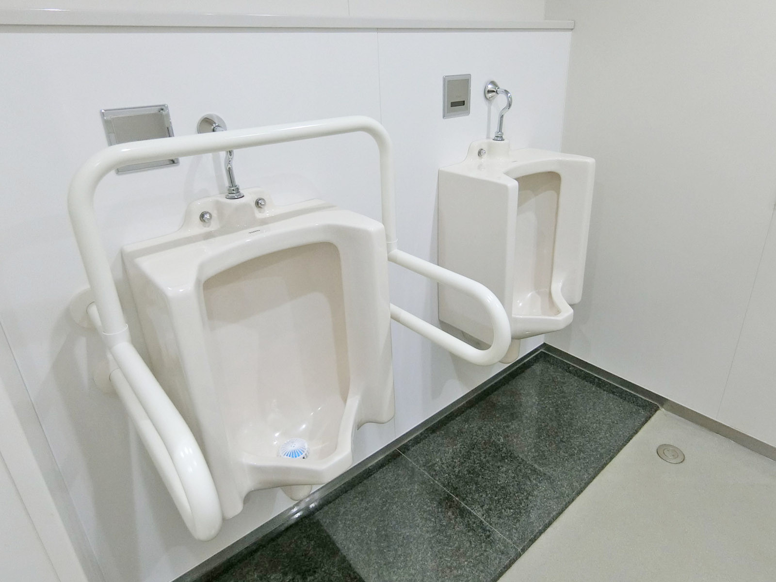 男性用トイレ