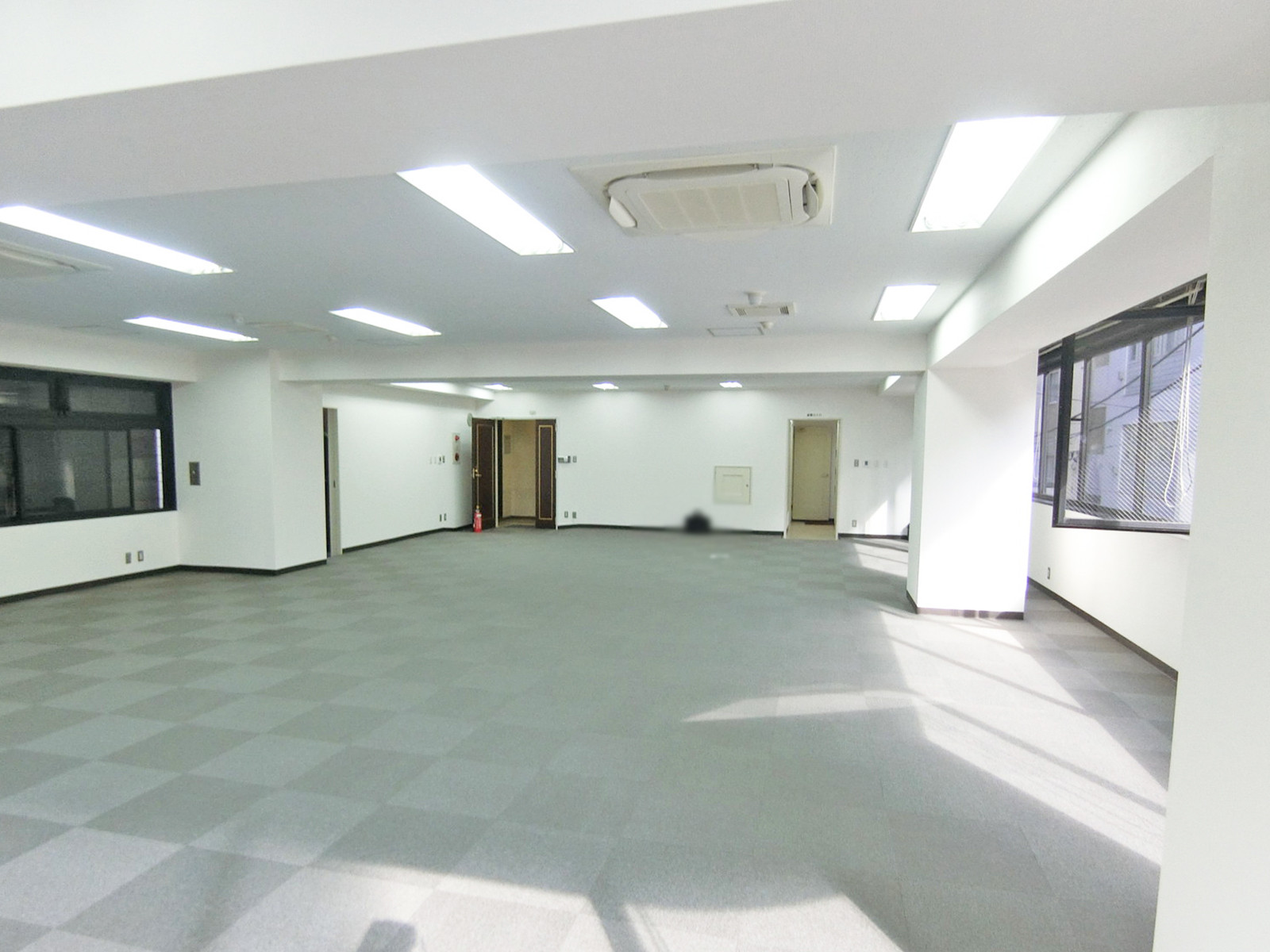 オフィス室内参考画像