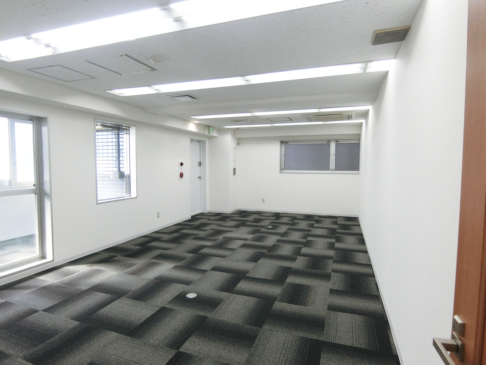 オフィス室内参考画像