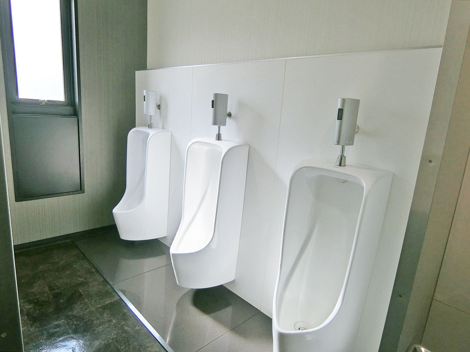 男性用トイレ