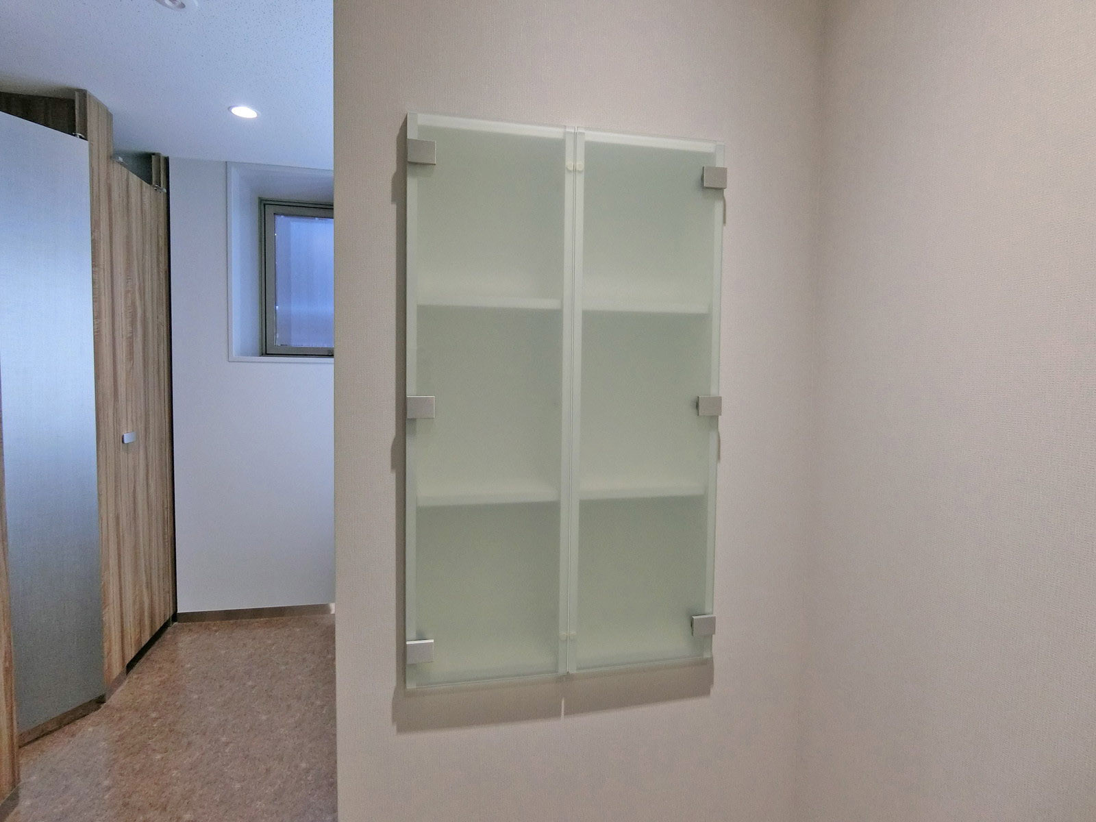 女性用トイレの小物入れ