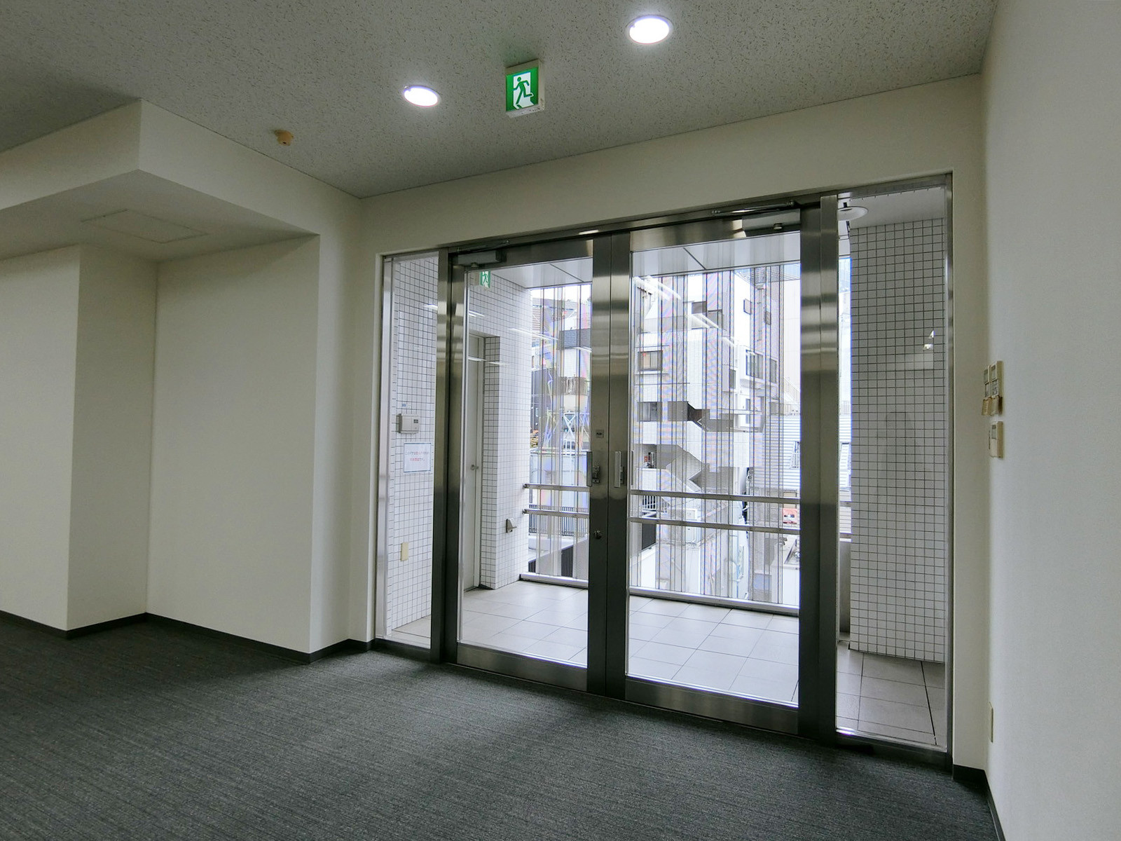 貸室出入口