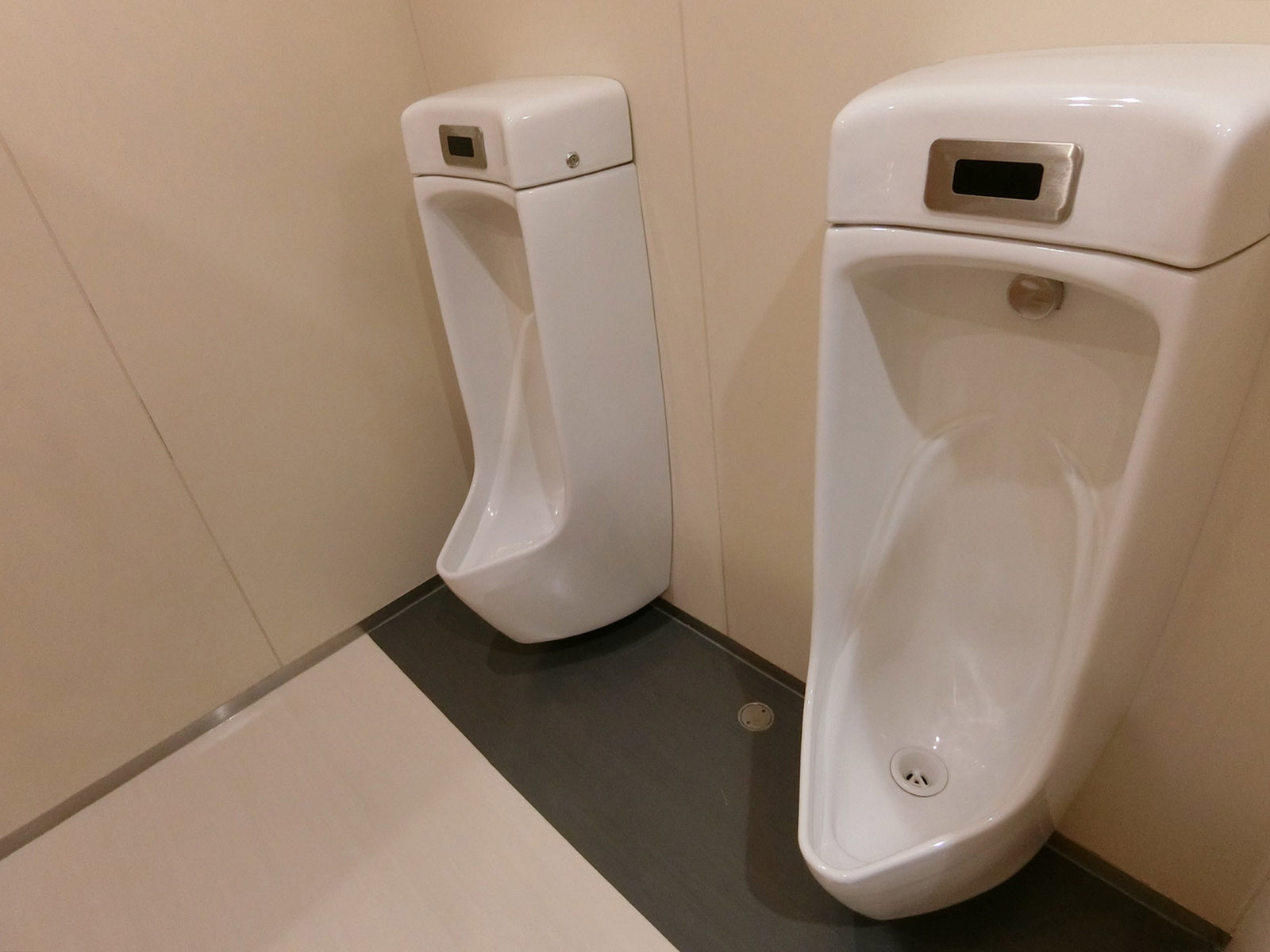 男性用トイレ