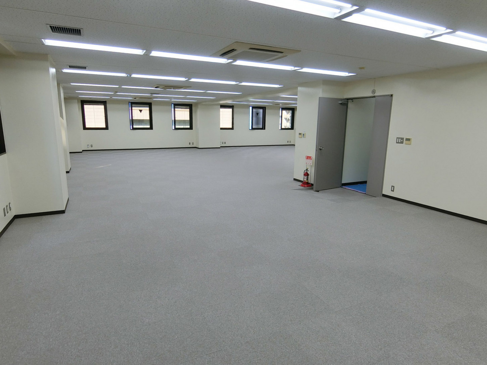 オフィス室内参考画像