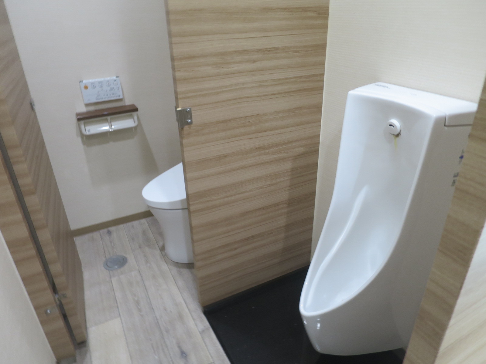 男性用トイレ