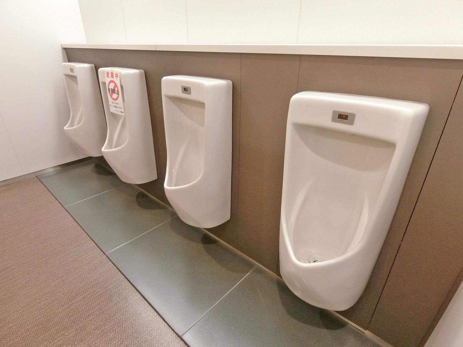 男性用トイレ