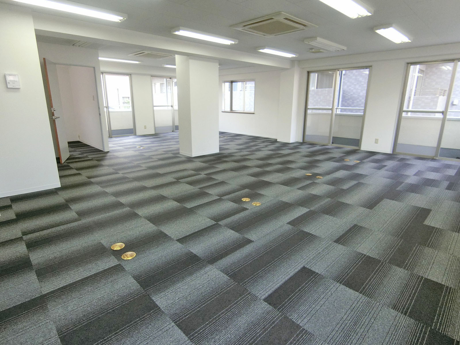 オフィス室内参考画像
