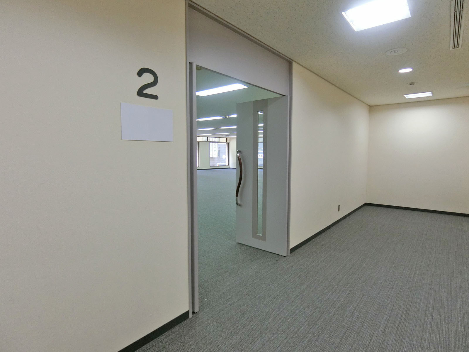 フロア出入り口