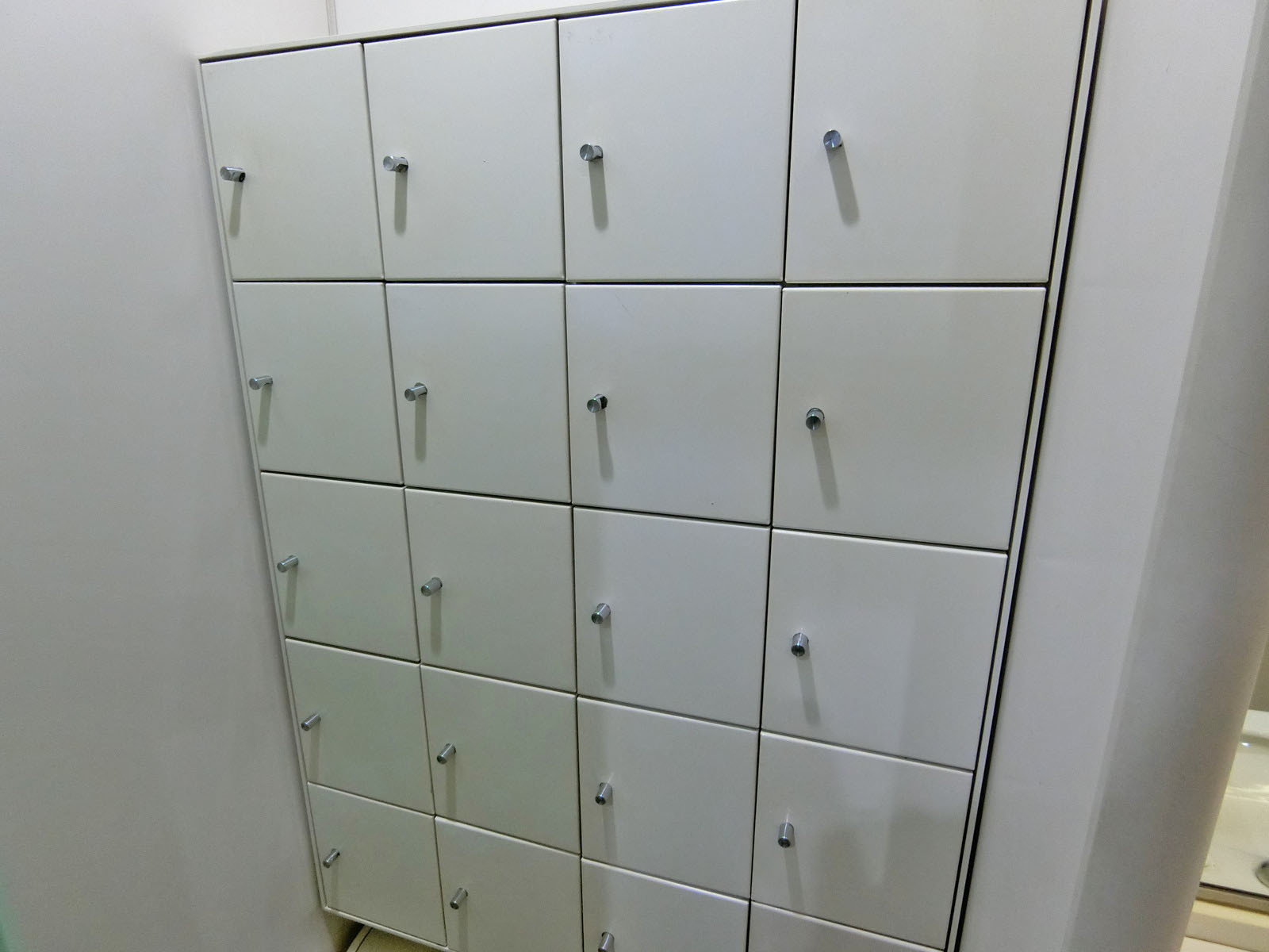 女性用トイレ専用小物入れ
