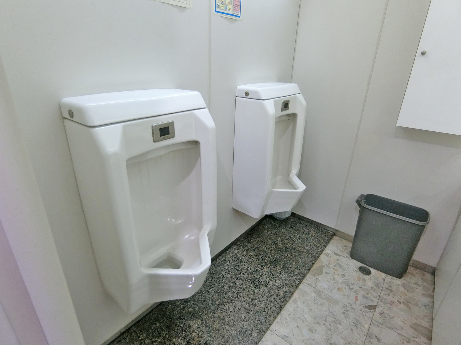 男性用トイレ