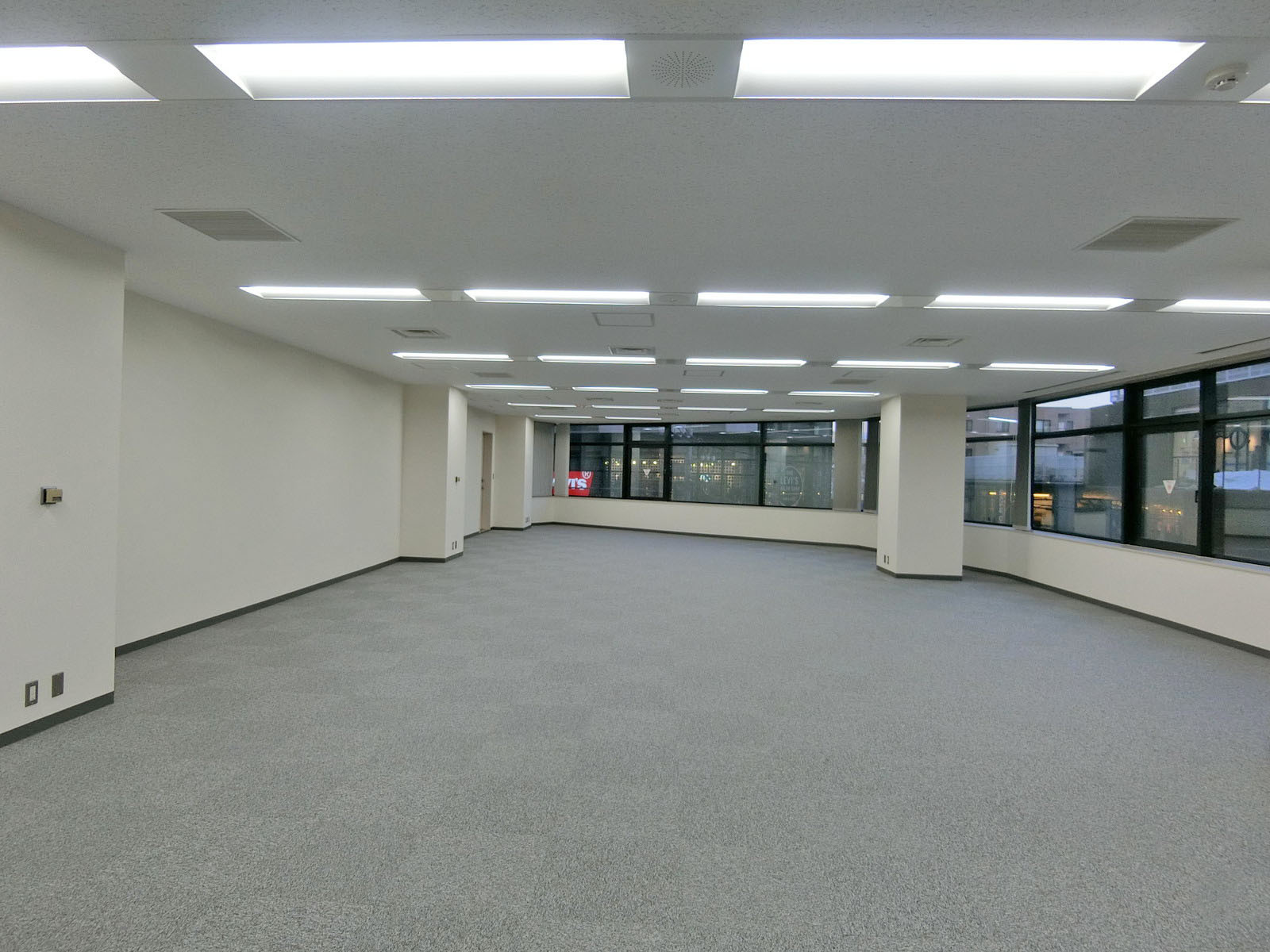 オフィス室内参考画像